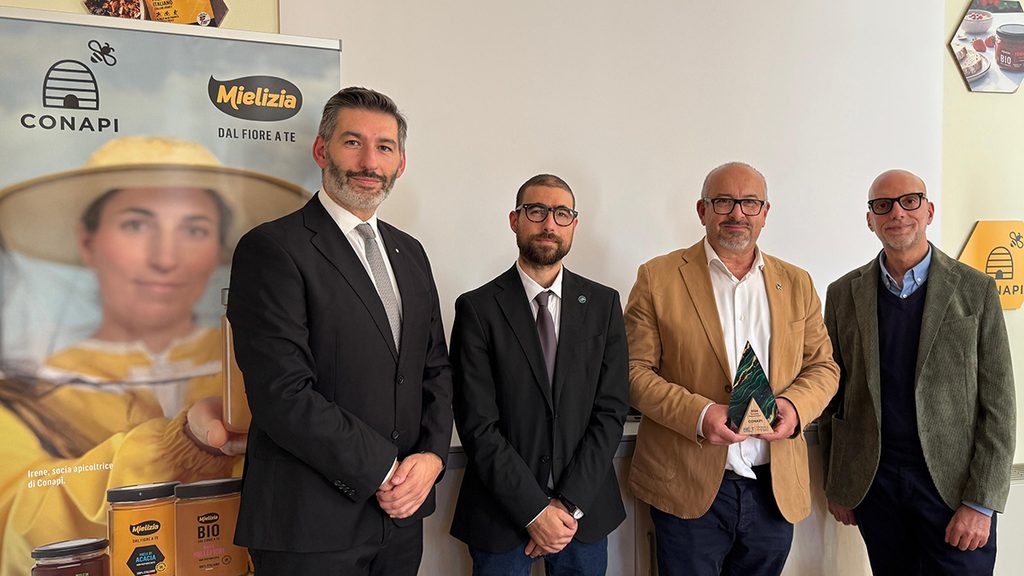 CONAPI vince la prima edizione del “Generative Business Award”. Premiato il modello cooperativo che favorisce biodiversità, comunità e lavoro